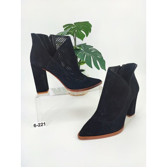 Vince Camuto Women's VV-Levesna Black Leather Ankle Boots Size 6.5M US - Picture 1 of 10